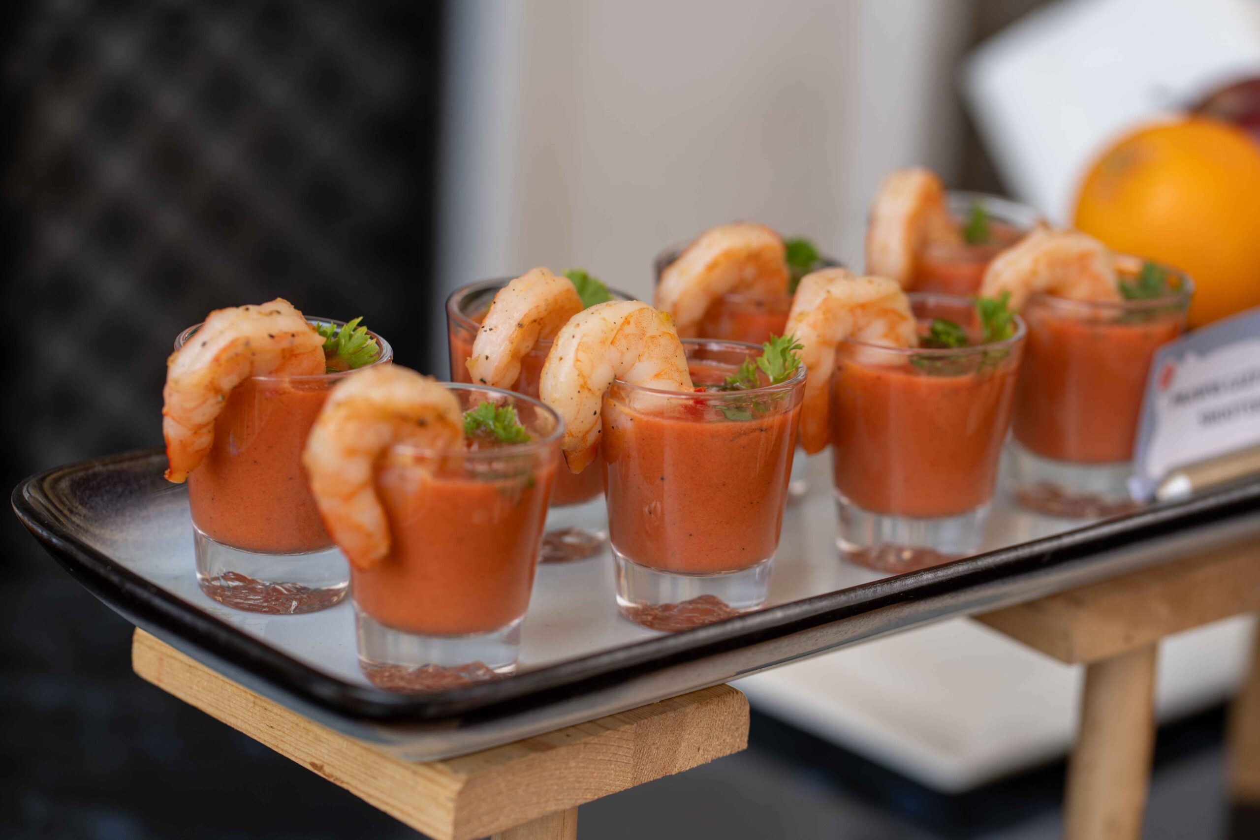 Cocktail de crevettes en verres pour réception traiteur fruits de mer Bordeaux